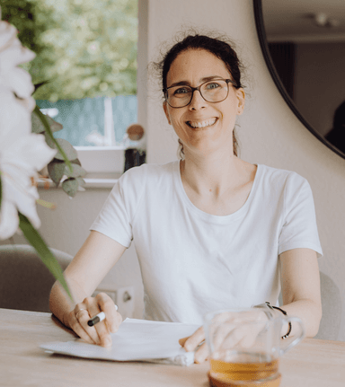 Lea — Content and Communications